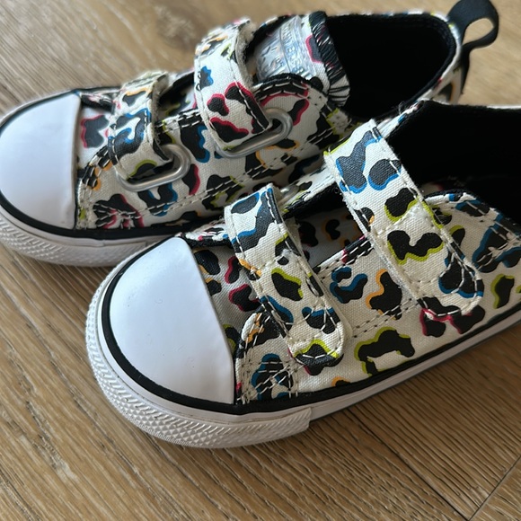 ***ALMOST NEW*** worn 3x leopard Converse - Picture 2 of 2